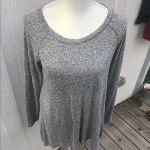 Deleting on 9/5 Super soft Gray Long Sleeve Sweater